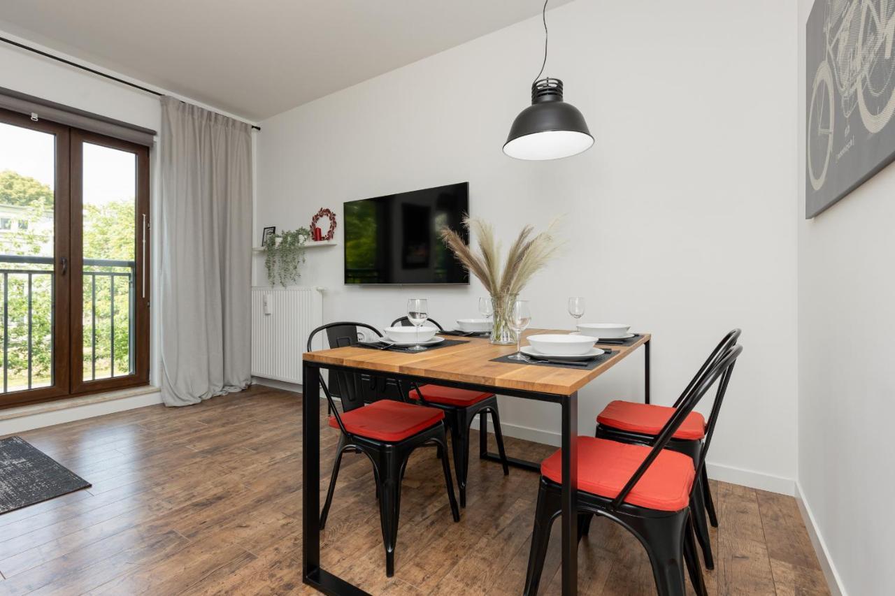 Stylish & Trendy 1 Bedroom Apartment Wola With Parking By Renters Varšava Exteriér fotografie